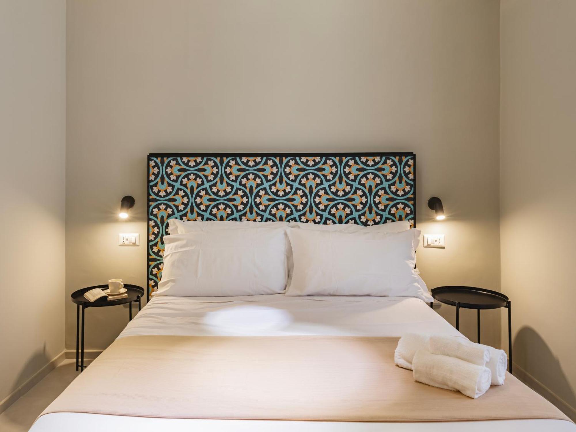 Almica24 Hotell Bari Exteriör bild