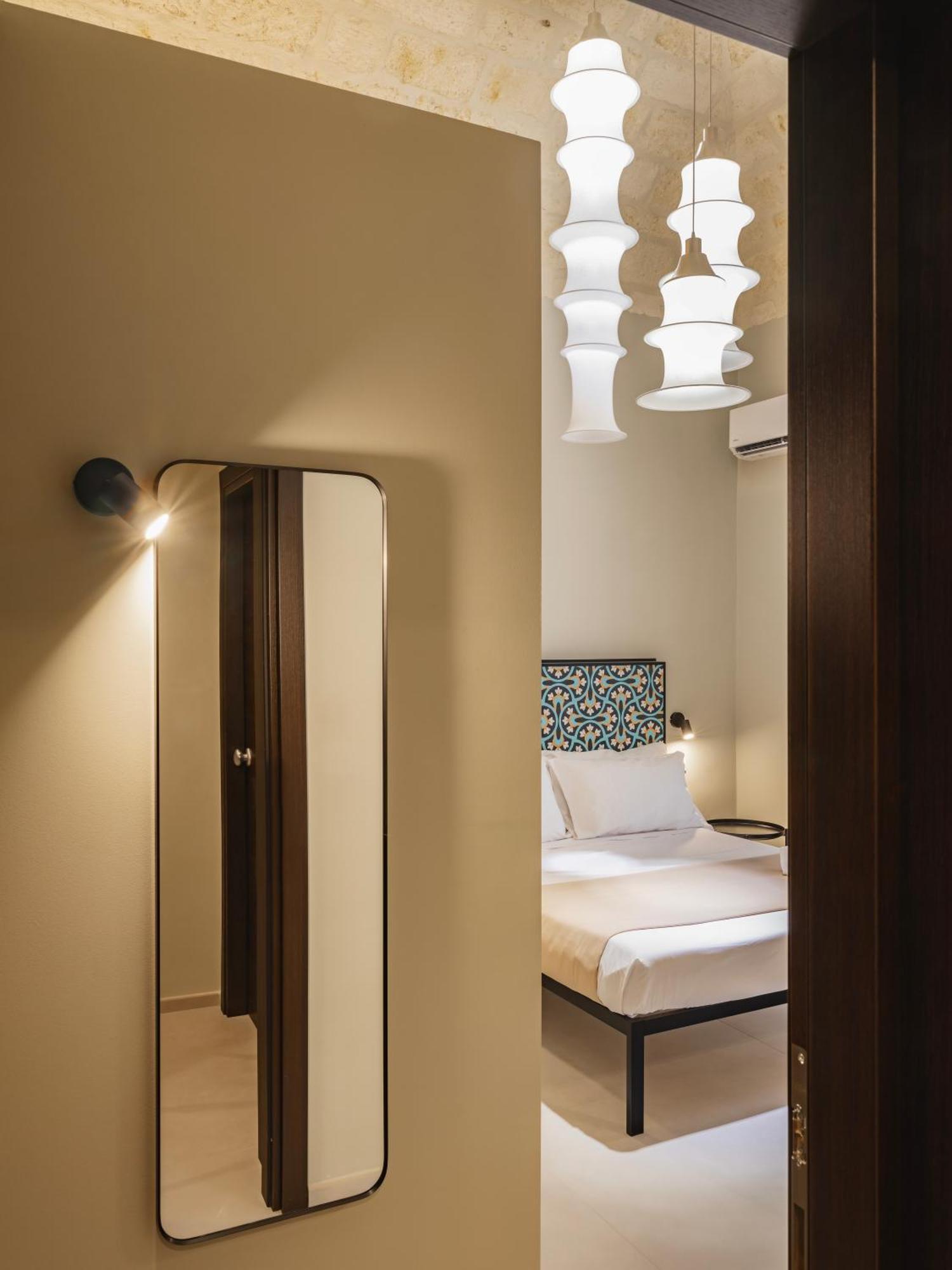 Almica24 Hotell Bari Exteriör bild