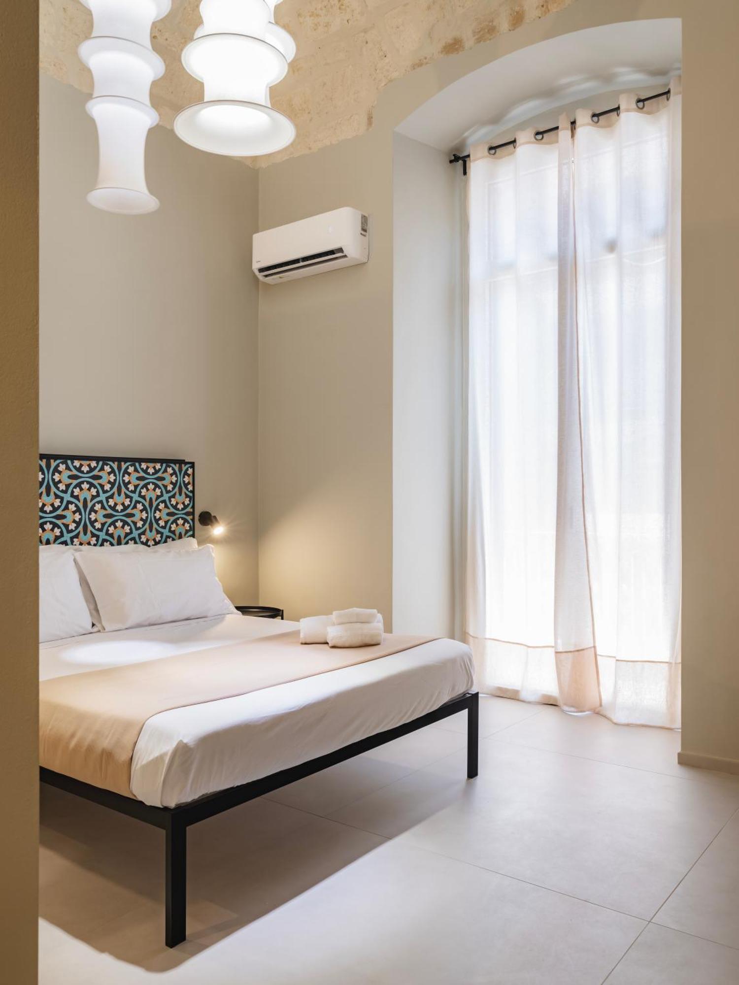 Almica24 Hotell Bari Exteriör bild