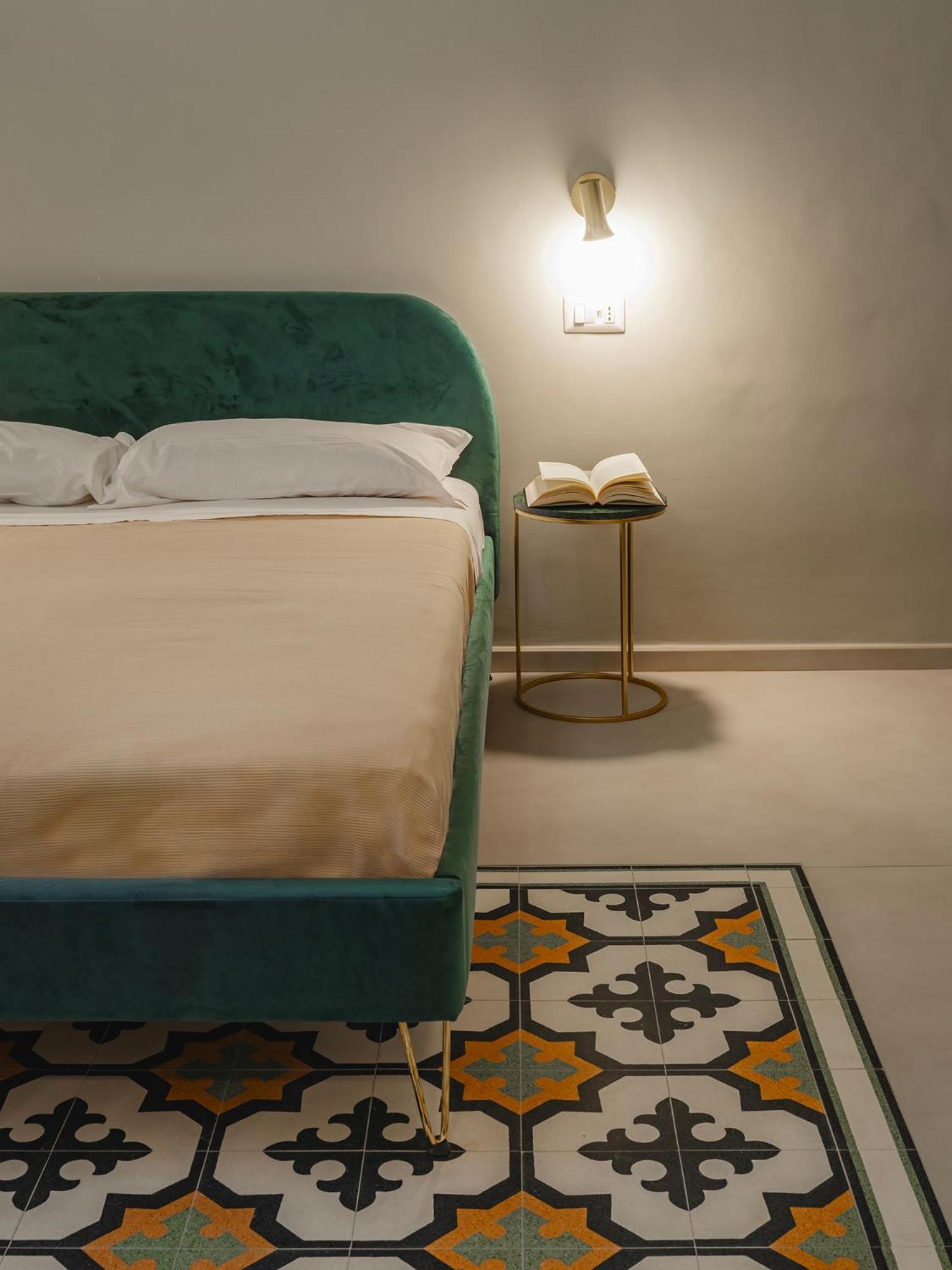 Almica24 Hotell Bari Exteriör bild