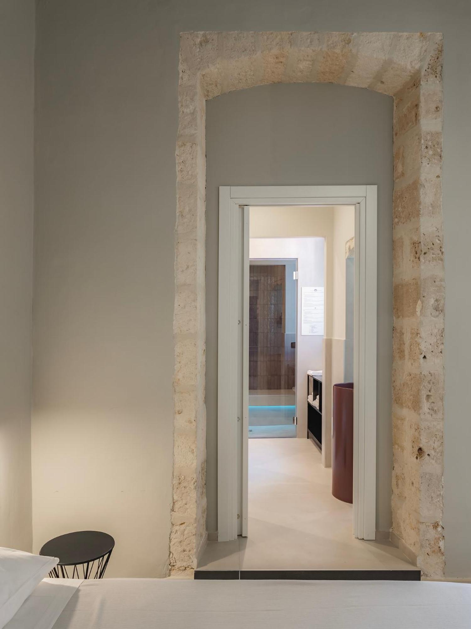 Almica24 Hotell Bari Exteriör bild