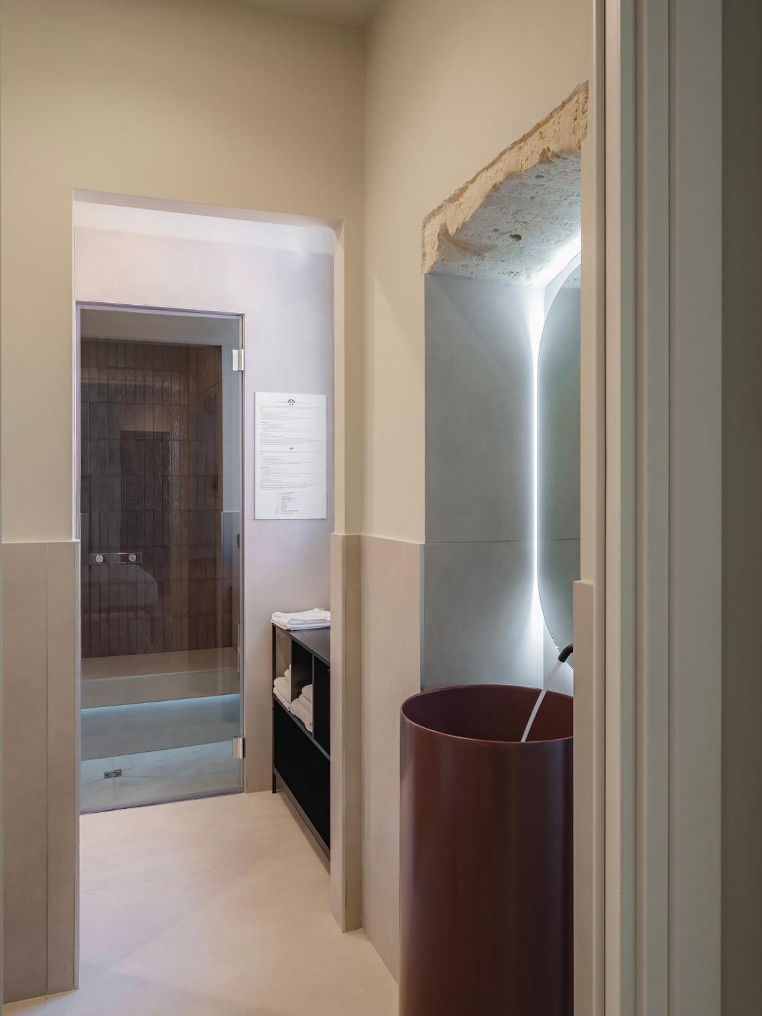 Almica24 Hotell Bari Exteriör bild