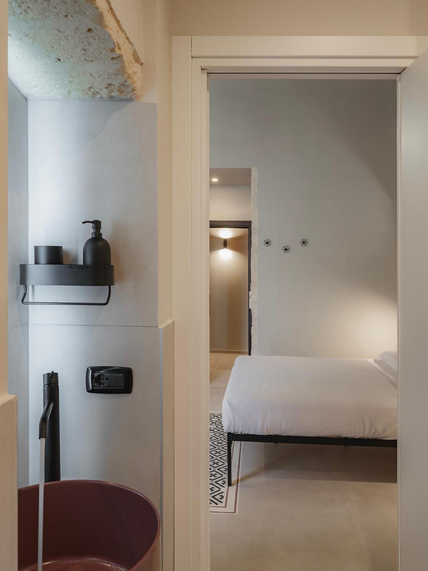 Almica24 Hotell Bari Exteriör bild